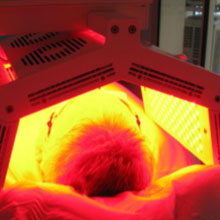 La photothérapie dynamique permet de traiter de façon sélective certaines lésions cancéreuses ou pré-cancéreuses de la peau. Florence MAGAND-NOWAK Dermatologue-Annecy 74